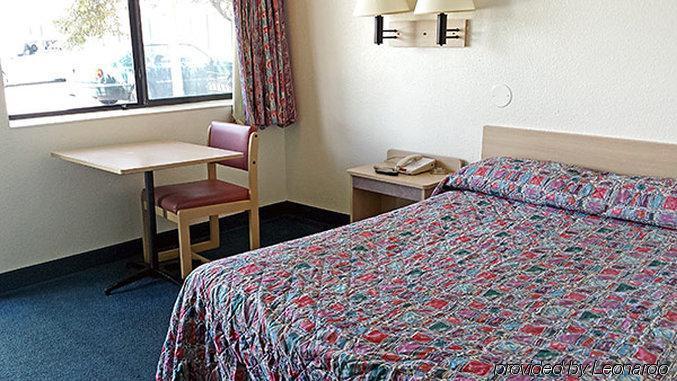 Motel 6 Des Moines South - Airport Экстерьер фото