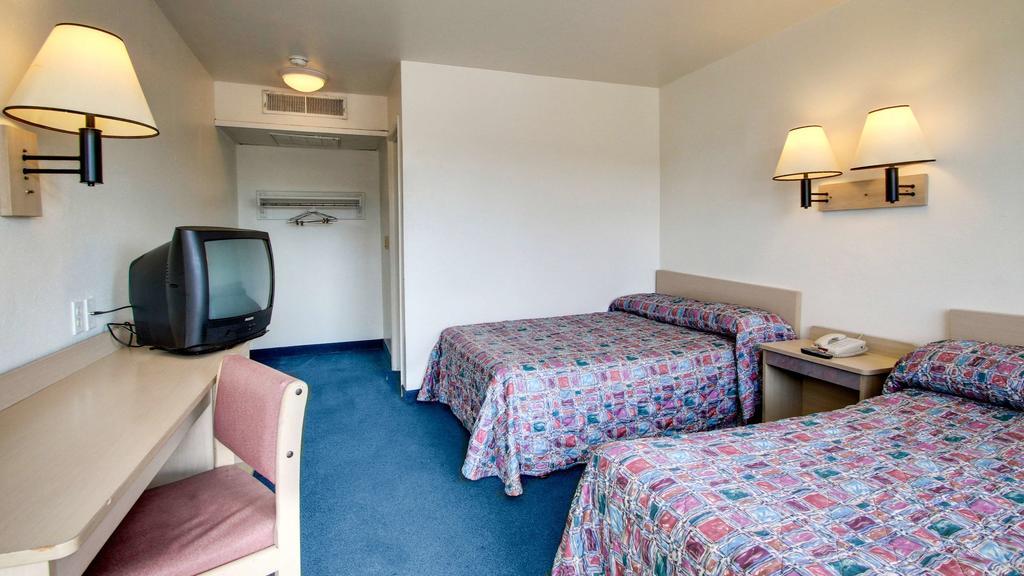 Motel 6 Des Moines South - Airport Экстерьер фото