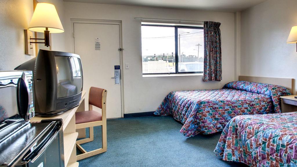 Motel 6 Des Moines South - Airport Экстерьер фото