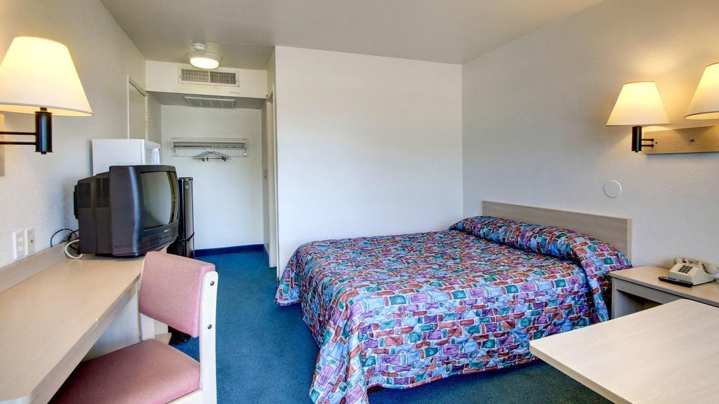 Motel 6 Des Moines South - Airport Экстерьер фото