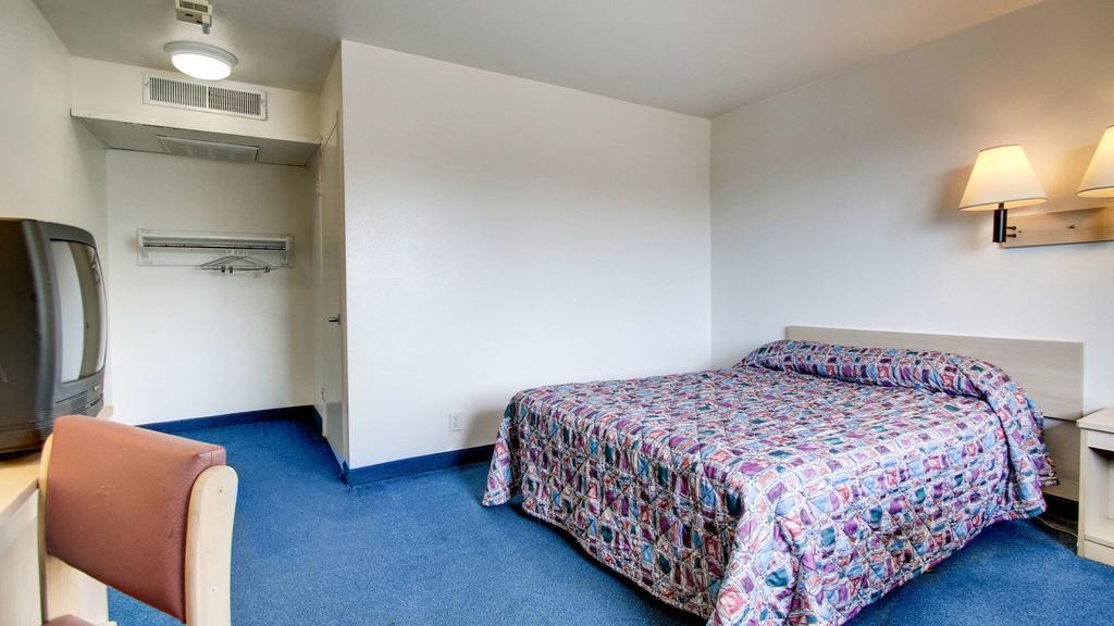 Motel 6 Des Moines South - Airport Экстерьер фото
