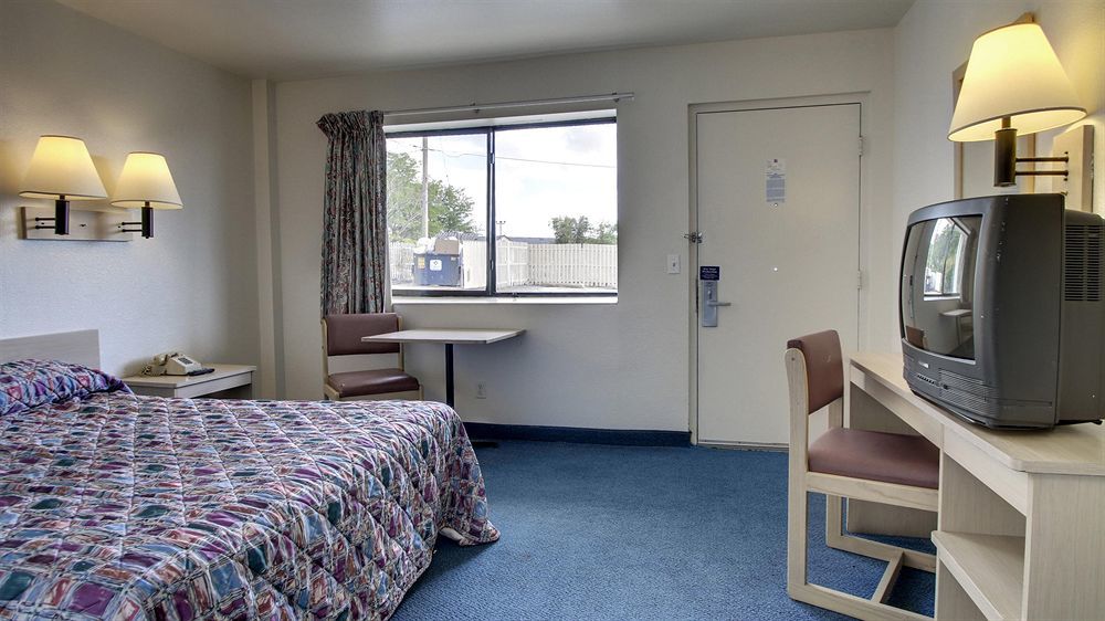 Motel 6 Des Moines South - Airport Экстерьер фото