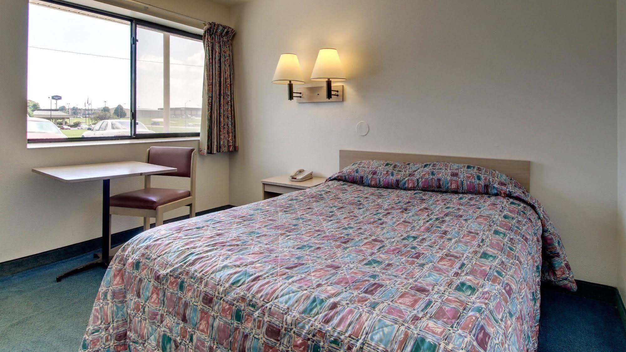 Motel 6 Des Moines South - Airport Экстерьер фото